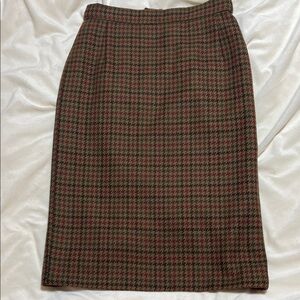 Impeccable MaxMara wool tweed pencil skirt US 8 (fits smaller see description)